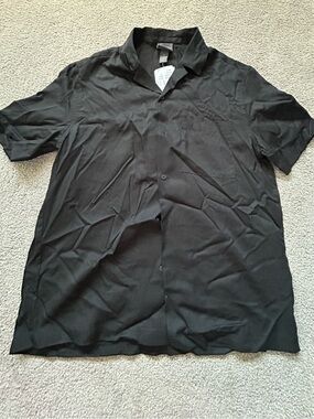 NWT H&M- Men's Black Short-Sleeve Button Shirt Size Medium